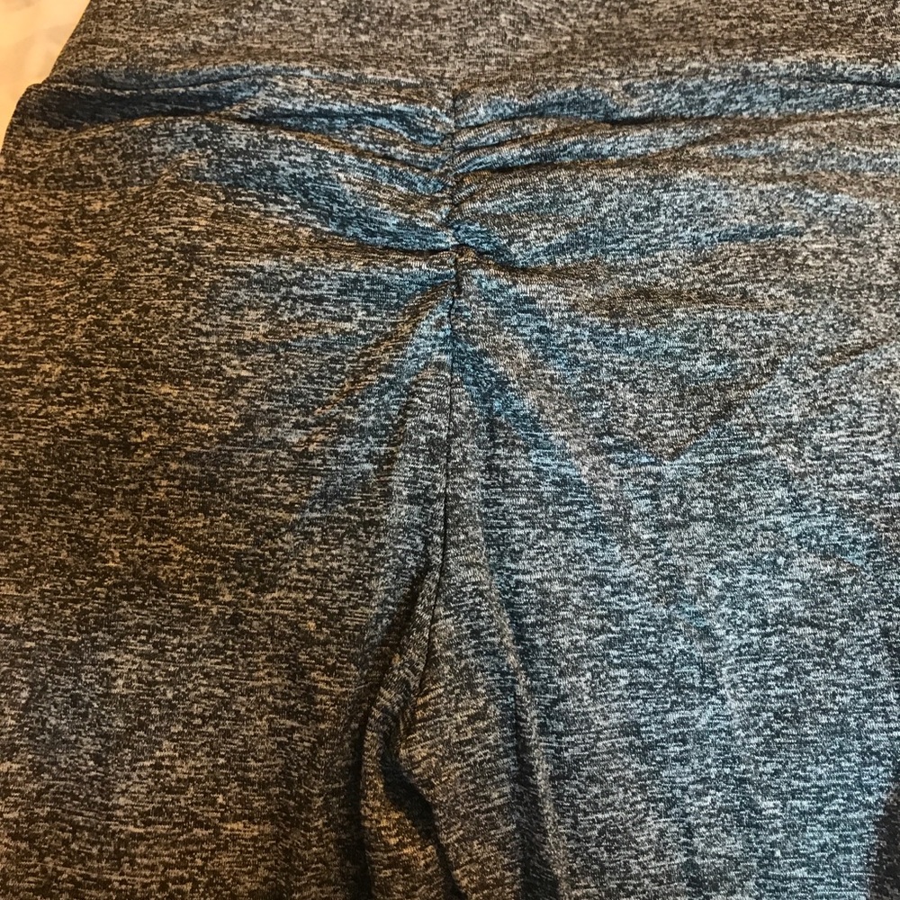 NWT Women’s Grey Leggings.  1 left !! - Picture 6 of 8